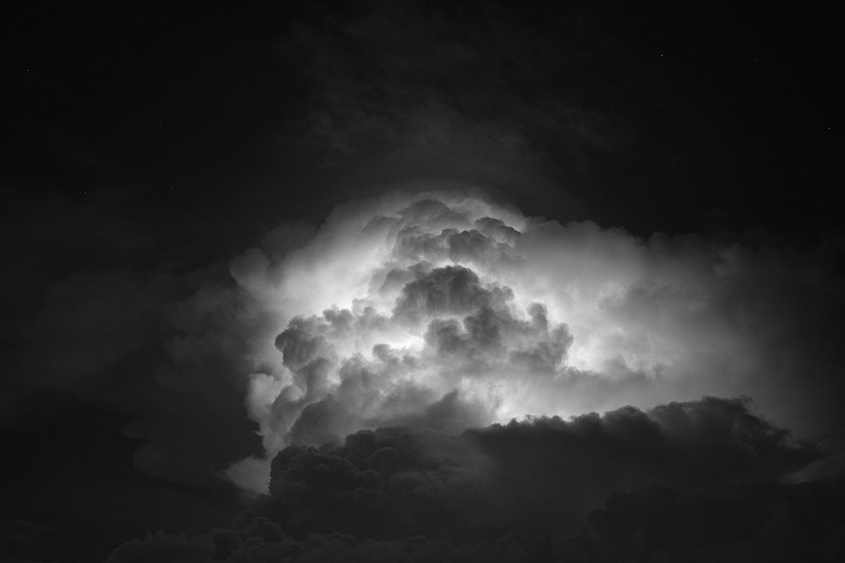 black-and-white-sky-clouds-557782